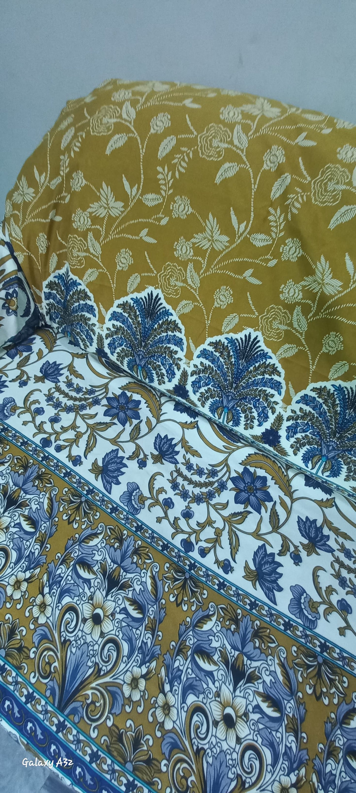 printed sofa cover ( golden )